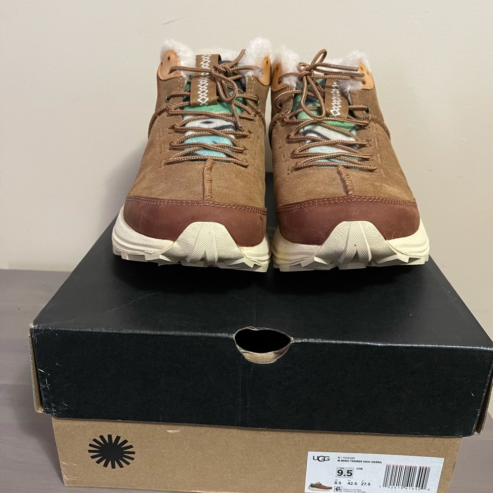Men’s Tribal Ugg Boots Sz 9.5